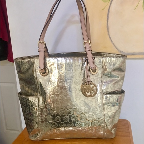 Michael Kors Handbags - Michael Kors jet set signature tote bag